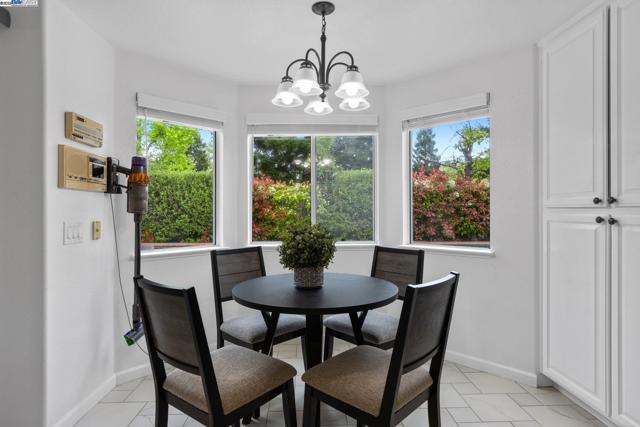 Image 21 of 60 For 66 Edgegate Ct