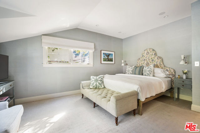 1801 San Ysidro Drive, Beverly Hills CA: https://media.crmls.org/mediaz/4346bb10-e699-4c28-8a72-5257f011081e.jpg