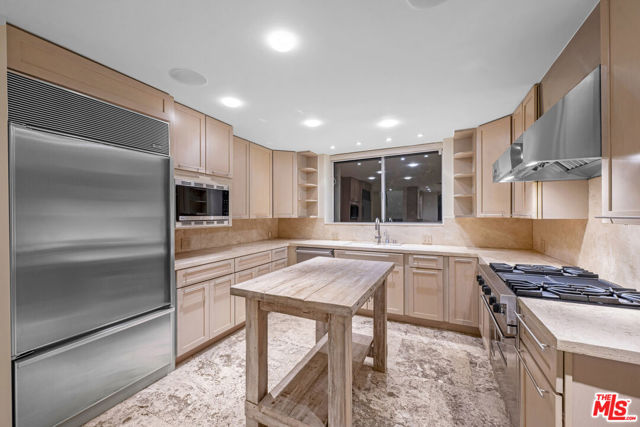 3625 Lowry Road, Los Angeles CA: https://media.crmls.org/mediaz/4346bba0-42cf-47e4-be02-712502c84112.jpg