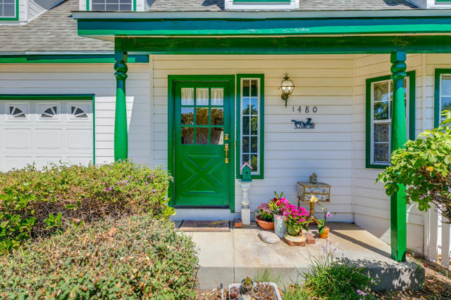 1480 Magnolia Drive, Santa Paula CA: https://media.crmls.org/mediaz/4346fa4e-42a3-442d-8e63-9bc2f1660445.jpg