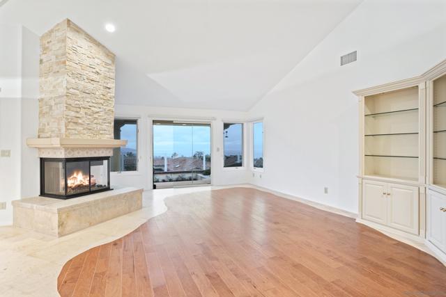 1327 Caminito Batea, La Jolla CA: https://media.crmls.org/mediaz/43472dfe-480e-46c5-95b7-1bd73747894a.jpg