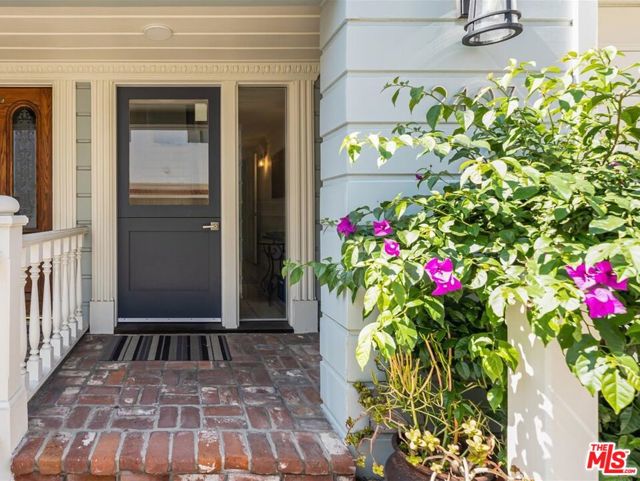 2407 Bayview Drive, Manhattan Beach CA: https://media.crmls.org/mediaz/43479e43-995a-4d06-a498-7470d3dd9d48.jpg