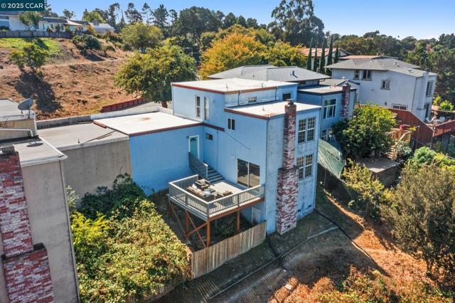989 Parkside Dr, Richmond CA: https://media.crmls.org/mediaz/4348e44c-e6bf-40f9-810b-877902ce014b.jpg