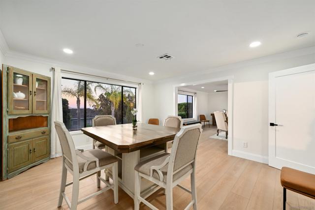 4367 Summit Dr, La Mesa CA: https://media.crmls.org/mediaz/434949ba-91a9-45b9-8a03-e1e3d5f73b6d.jpg