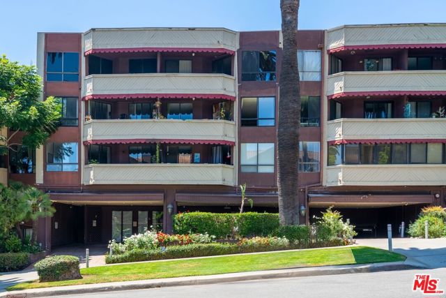 1745 Camino Palmero Street, Los Angeles CA: https://media.crmls.org/mediaz/43494ed3-f4c6-4c1b-8251-b34e4fc31420.jpg