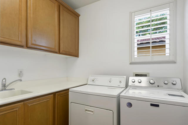 82126 Travolta Ave Avenue, Indio CA: https://media.crmls.org/mediaz/43496e64-71f3-4e2c-997e-34ee8dd1d507.jpg