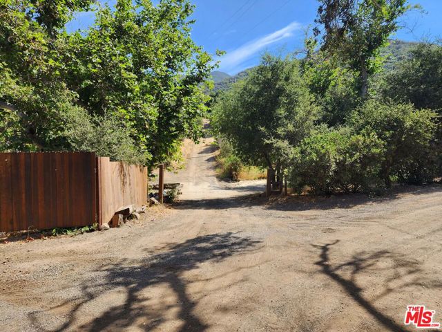 118 W Carlisle Road, Westlake Village CA: https://media.crmls.org/mediaz/4349a3a6-c7bf-4d0a-b1f4-5f05bc625dea.jpg