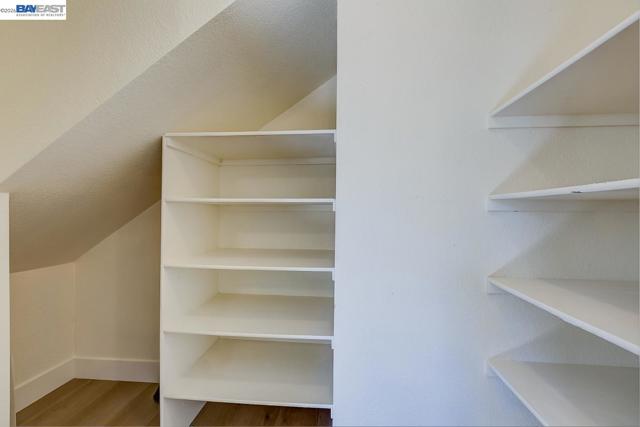 8524 Oak Harbour Ct, Fair Oaks CA: https://media.crmls.org/mediaz/434a0e63-ca2f-4ea3-9c57-251b5215d42f.jpg