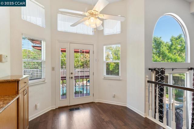 313 Willowwood Ct, Vacaville CA: https://media.crmls.org/mediaz/434a1864-23b4-457a-b80c-9ab303e09630.jpg