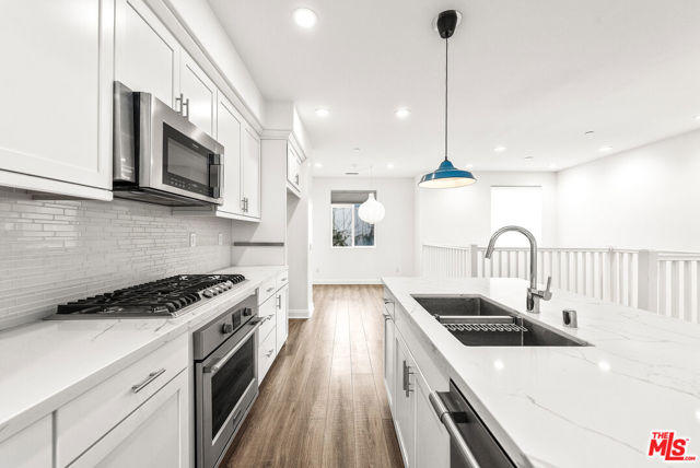 516 E Imperial Avenue, El Segundo CA: https://media.crmls.org/mediaz/434a7330-1668-4295-beac-b9c8f980d258.jpg