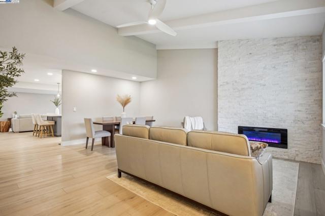 5169 Lillian Ct, Livermore CA: https://media.crmls.org/mediaz/434a849c-acbd-4451-bbd1-a9528031acbe.jpg