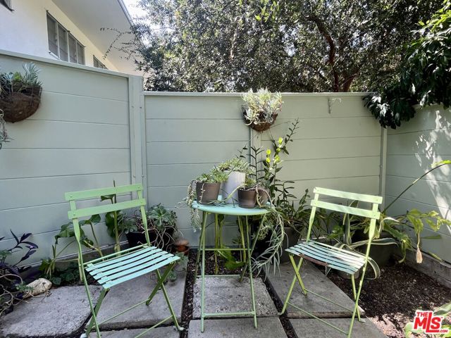 5205 Village, Los Angeles CA: https://media.crmls.org/mediaz/434acc19-1caf-4f58-a090-b96de4733b46.jpg