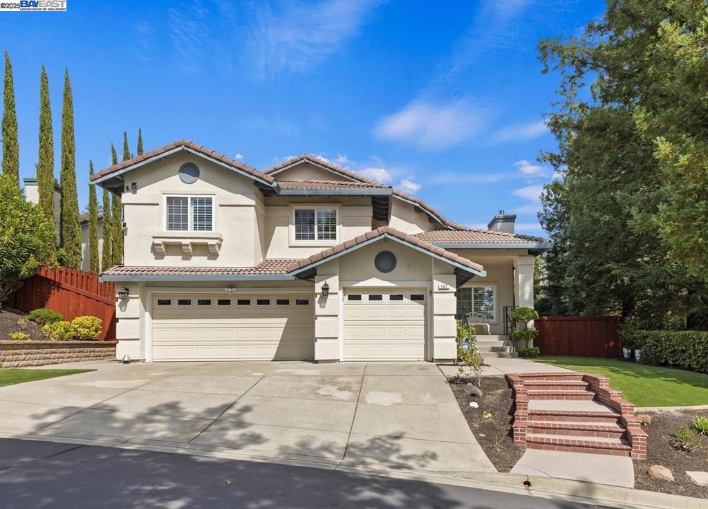 563 Grimsby Ln