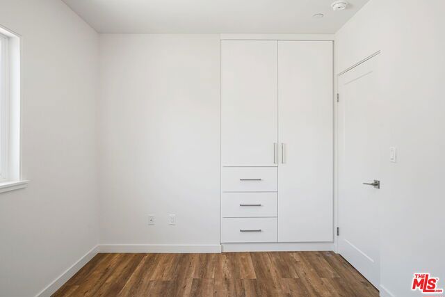 1166 S Cochran Avenue, Los Angeles CA: https://media.crmls.org/mediaz/434b2ce8-8e8e-4bfa-b0c5-d8120cab7f15.jpg