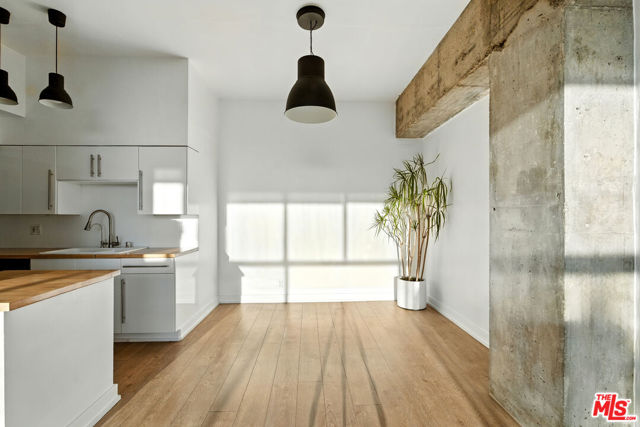 1155 N La Cienega Boulevard, West Hollywood CA: https://media.crmls.org/mediaz/434b5f04-6767-4a97-99f8-6d4fd9ee985b.jpg