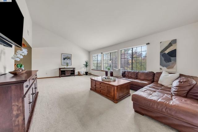 22 Cobblestone Ct, San Ramon CA: https://media.crmls.org/mediaz/434b8752-9dd9-44aa-8d29-5b7bfbec6714.jpg