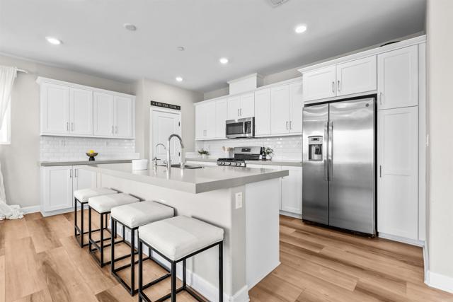 Detail Gallery Image 12 of 72 For 1856 Focus Dr, Chula Vista,  CA 91915 - 4 Beds | 3/1 Baths