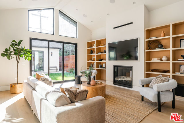 3076 Glenhurst Avenue, Los Angeles CA: https://media.crmls.org/mediaz/434bd242-bd68-49b3-b14d-417a44134d20.jpg