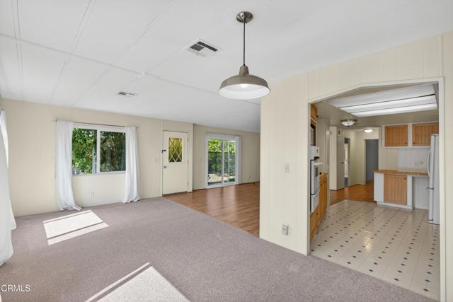 Detail Gallery Image 6 of 37 For 222 Calle Fronte #29,  Camarillo,  CA 93012 - 2 Beds | 2 Baths