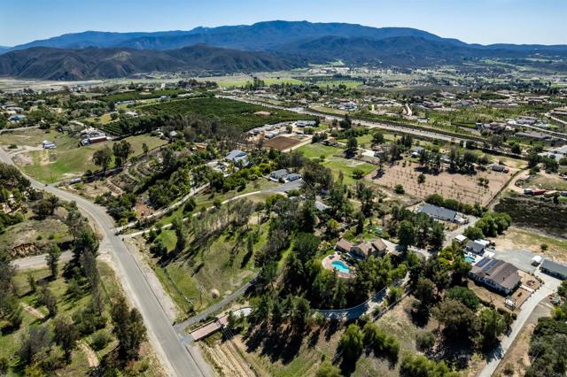 35715 Calle Nopal, Temecula CA: https://media.crmls.org/mediaz/434c33e3-457b-48e3-9ea9-0d7ba5dc8ea7.jpg