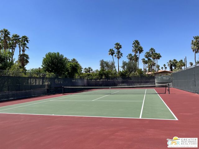 1816 N Mira Loma Way, Palm Springs CA: https://media.crmls.org/mediaz/434cac57-03fb-478a-b1e5-e861a6a33536.jpg