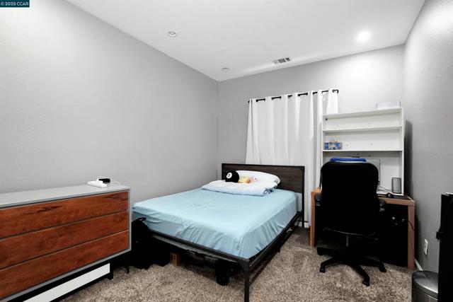 115 Montevino Ct, Oakley CA: https://media.crmls.org/mediaz/434cb07a-b756-4ad8-b47b-3c405d3ecf9c.jpg
