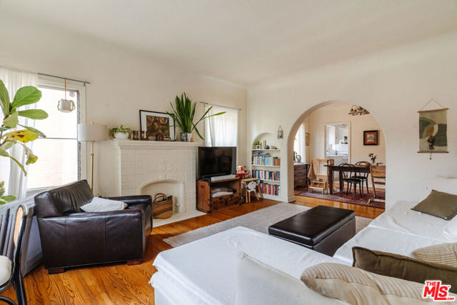4426 Price Street, Los Angeles CA: https://media.crmls.org/mediaz/434cb0b0-2b93-4481-8670-831c40e36527.jpg