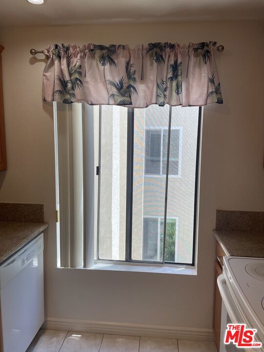 9206 Summertime Lane, Culver City CA: https://media.crmls.org/mediaz/434cc39d-888b-4308-b12a-a504e049871b.jpg