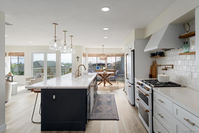 579 Hygeia Ave, Encinitas CA: https://media.crmls.org/mediaz/434ce399-1474-4ead-aee1-28703d9fb7b5.jpg