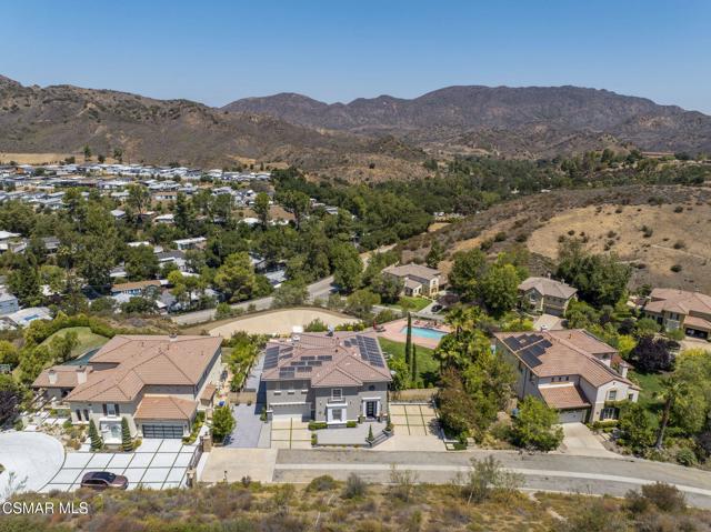 1915 Hazel Nut Court, Agoura Hills CA: https://media.crmls.org/mediaz/434d5d13-f9d9-4292-a292-1e5ae462e631.jpg