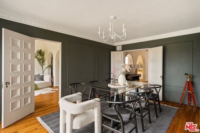 3716 Effingham Place, Los Angeles CA: https://media.crmls.org/mediaz/434dbe4b-df96-461d-b208-c26c06e4c9a5.jpg