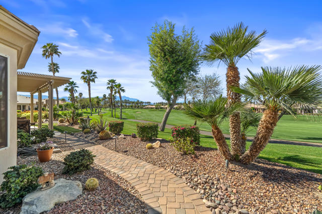 80610 Prestwick Place, Indio CA: https://media.crmls.org/mediaz/434e09a5-118c-486b-82aa-a03028987035.jpg