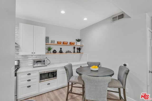 433 E Tamarack Avenue, Inglewood CA: https://media.crmls.org/mediaz/434e4769-0087-4446-a4ea-be73e37892c1.jpg