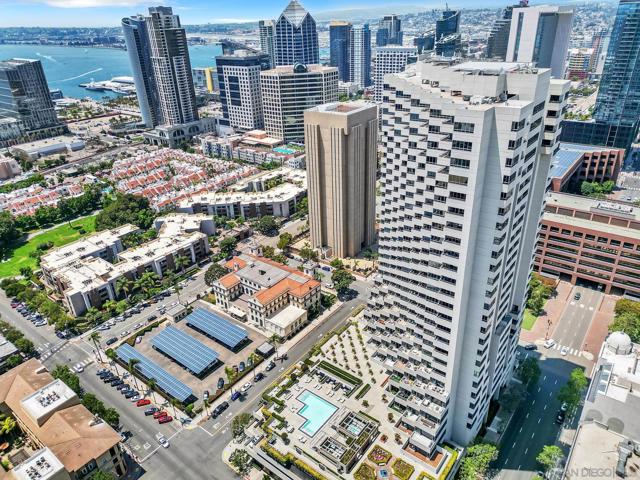 700 Front St, San Diego CA: https://media.crmls.org/mediaz/434e5b93-7e9e-43be-8968-4de7858d9010.jpg