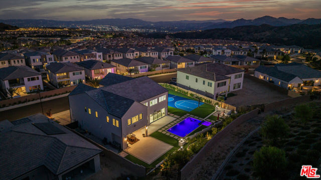 12553 N Ridgeline Road, Porter Ranch CA: https://media.crmls.org/mediaz/434ee022-e255-4b96-ac38-87d1196e554e.jpg