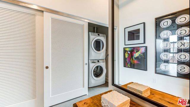 695 S Santa Fe Avenue, Los Angeles CA: https://media.crmls.org/mediaz/434fff21-029c-4dd1-9dca-984da347b2d7.jpg