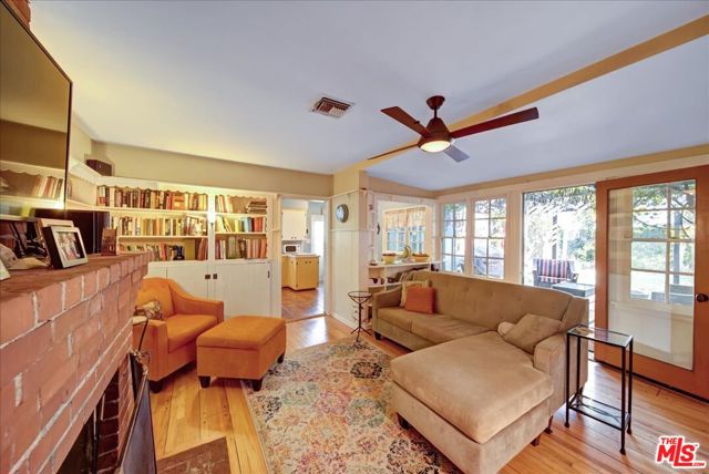 5444 Agnes Avenue photo 8