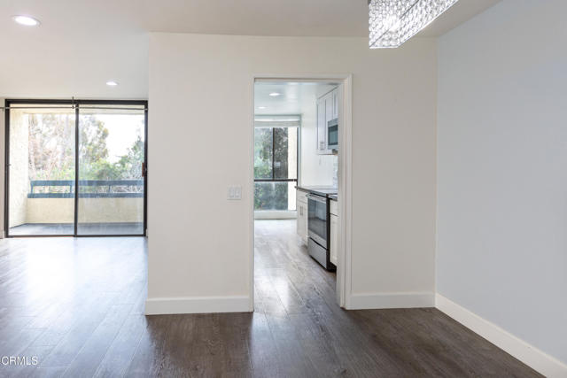 Detail Gallery Image 6 of 30 For 4041 via Marisol #210,  Los Angeles,  CA 90042 - 2 Beds | 2 Baths
