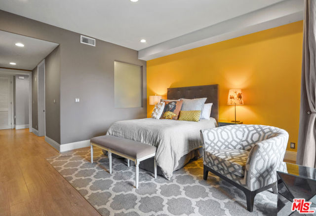 16123 W Sunset Boulevard, Pacific Palisades CA: https://media.crmls.org/mediaz/4351e7dc-6af6-40d9-8559-bbc4c9293577.jpg