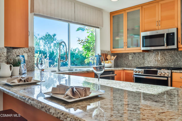 2328 Otono Circle, Thousand Oaks CA: https://media.crmls.org/mediaz/4351e9f3-3654-476a-b6d4-84116a86ad7d.jpg