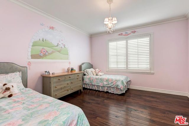 9355 Kirkside Road, Los Angeles CA: https://media.crmls.org/mediaz/435200f4-40d9-4b24-8b64-1780ae62bca2.jpg