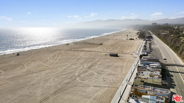 1362 Palisades Beach Road, Santa Monica CA: https://media.crmls.org/mediaz/4352112b-459d-4532-8f0e-cb388e3c31ed.jpg