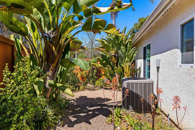 5761 Spur Ave, Oceanside CA: https://media.crmls.org/mediaz/43526ccb-63a4-4b08-a03a-e50539d5e404.jpg