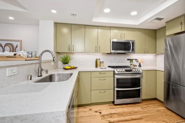 2400 5th Avenue, San Diego CA: https://media.crmls.org/mediaz/4352ad12-4e74-4819-a04a-fa54dbfe3562.jpg