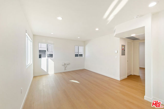 954 North San Vicente Boulevard, 6 photo 8