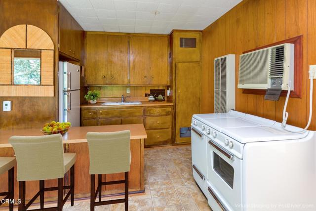 1372 Inverness Drive, Pasadena CA: https://media.crmls.org/mediaz/4352d281-00d0-4422-9dd2-3d518d48b984.jpg