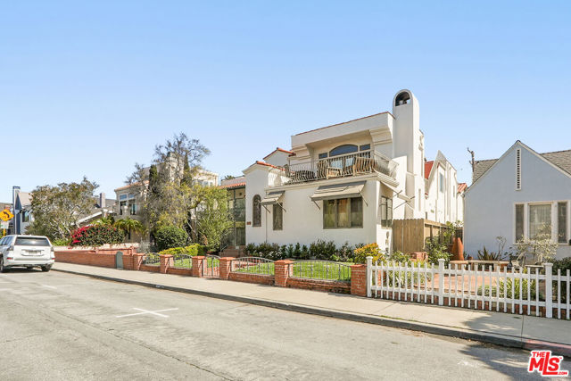 2010 Monterey Boulevard, Hermosa Beach, California 90254, 4 Bedrooms Bedrooms, ,4 BathroomsBathrooms,Residential,Sold,Monterey,25521523