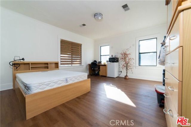 1023 S Wilton Place, Los Angeles CA: https://media.crmls.org/mediaz/43535b73-6d7b-44cd-9ef5-c222fe3dc185.jpg