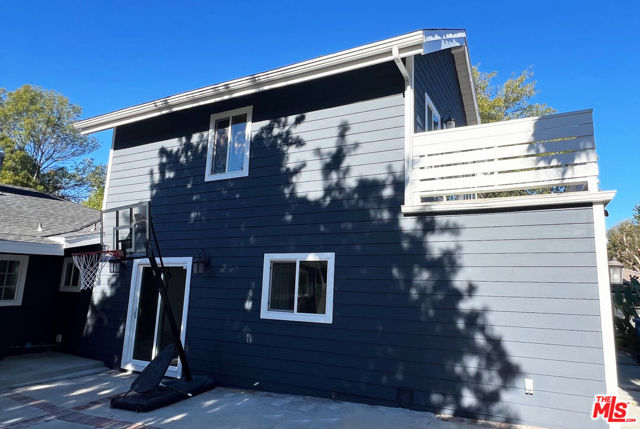 22111 Independencia Street, Woodland Hills CA: https://media.crmls.org/mediaz/4353c8d9-a95c-47f7-9d57-3aa34d77a790.jpg
