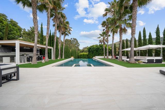 Detail Gallery Image 19 of 50 For 7713 Esterel Dr, La Jolla,  CA 92037 - 5 Beds | 5/1 Baths